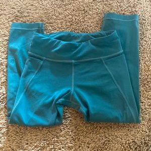 stretchable Athleta girl capris